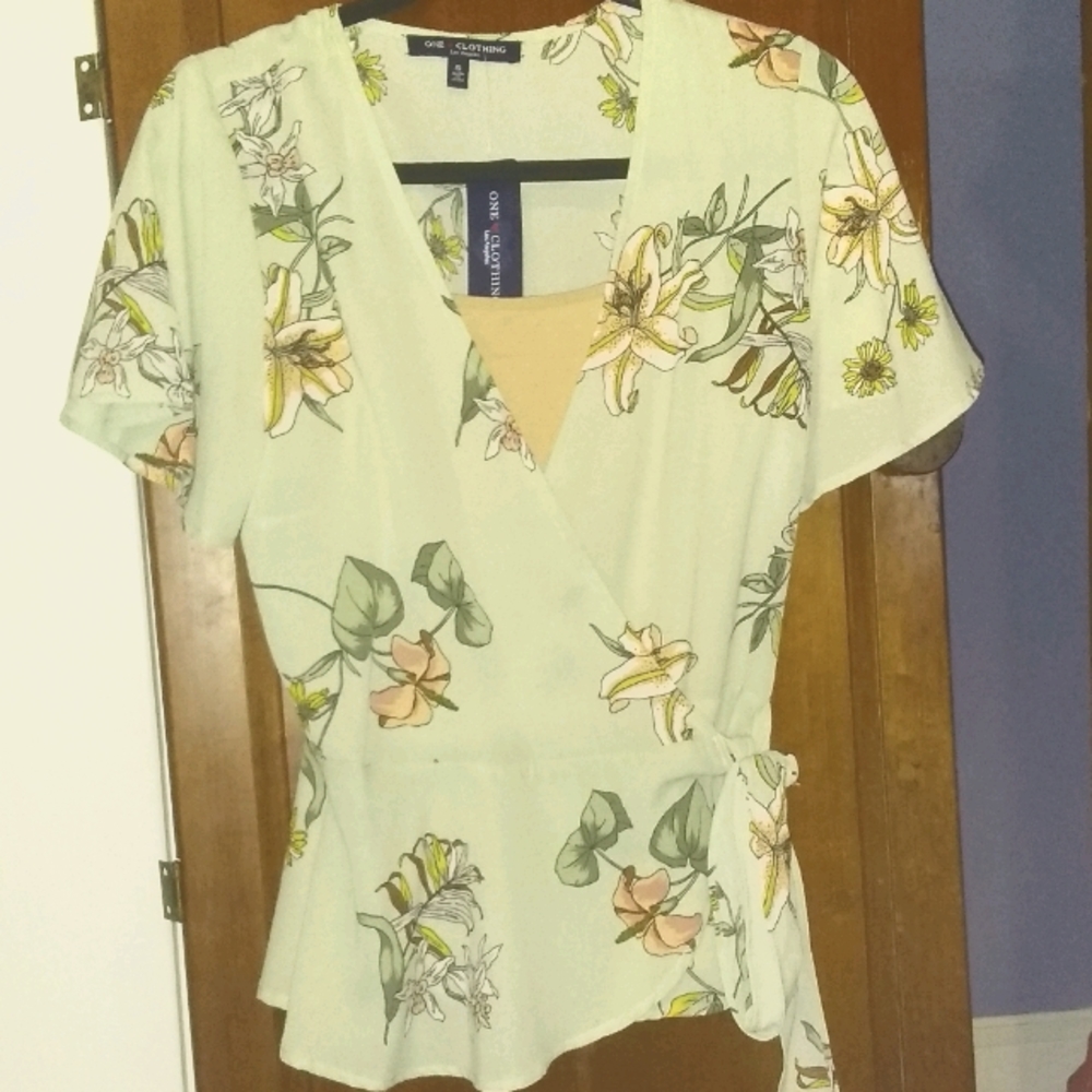 NWT Wrap around top